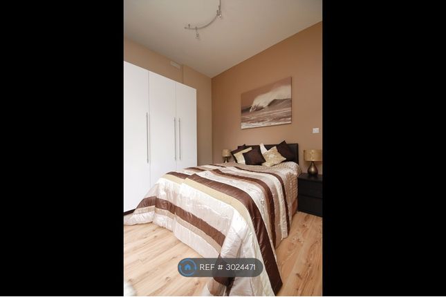 Flat, Christchurch Avenue, London photo 4