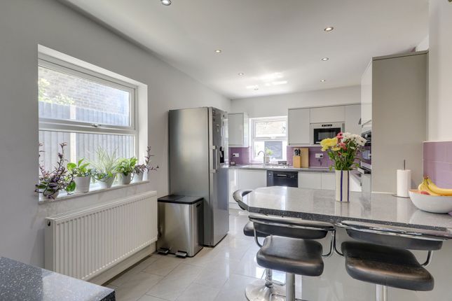 48 Bradgate Road, London photo 3