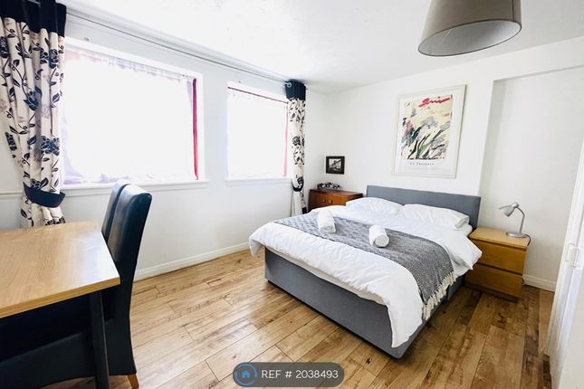 Flat to rent in East Crosscauseway, Edinburgh