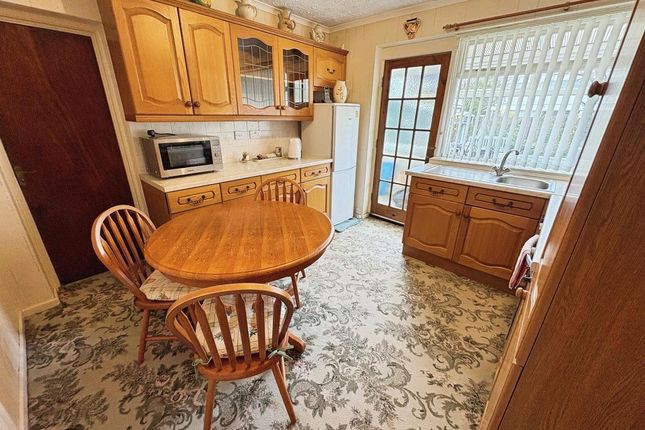 97, Meadway, Newcastle Upon Tyne photo 4