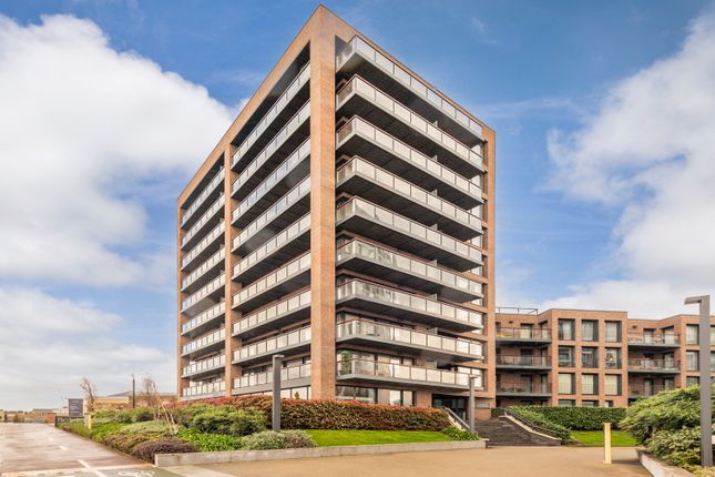 Flat to rent in Imperial Building, 2 Duke Of Wellington Avenue