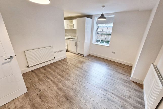Flat 7, The Old Telephone Exchange, Redhill photo 2