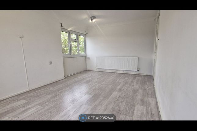 Thumbnail Flat to rent in Sandon Road, Basildon