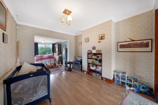 24, Warden Avenue, Harrow photo 4