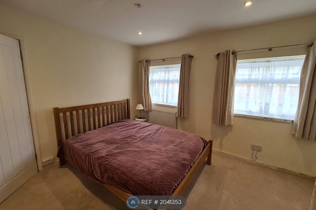 Room to rent in Hillfield Road, Dunton Green, Sevenoaks