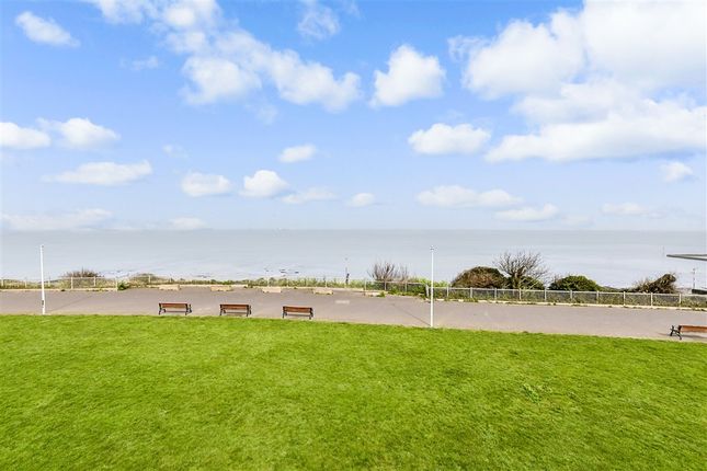 Lewis Crescent Cliftonville, Margate photo 2