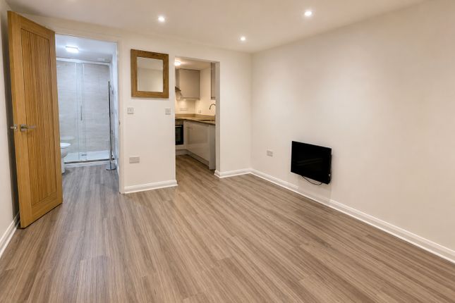 8C Swindon Street, Highworth, Wiltshire photo 3