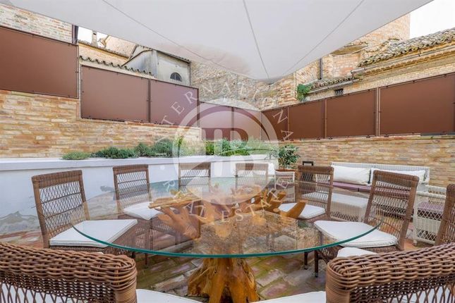 Villa for sale in Montelupone, Marche, 62010, Italy