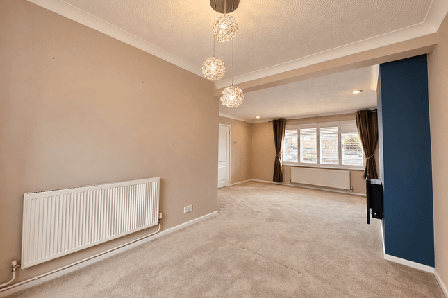 14 Sawtry Close, Luton photo 5