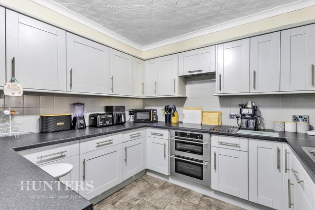 15, Whalley Avenue, Littleborough photo 3