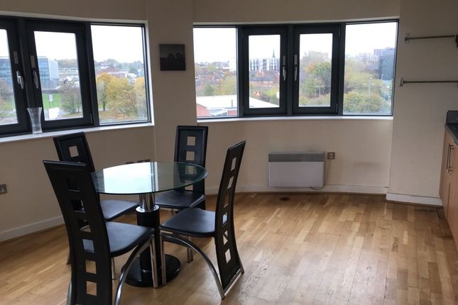 Flat to rent in Leeds Street, The Reach