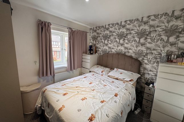 15, Shire Close, Bradford photo 3