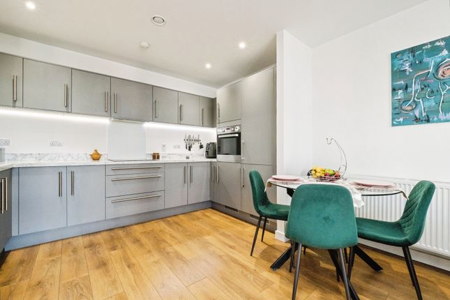 Flat 19, 31, Mahindra Way, London photo 2