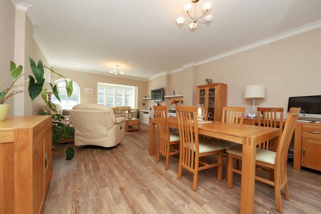 10, Halford Road, Ickenham photo 3