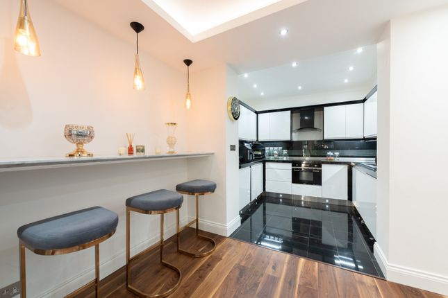Flat for sale in Ormonde Court, Belsize Grove, London