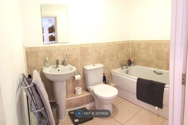Doresa Close, Addlestone photo 2