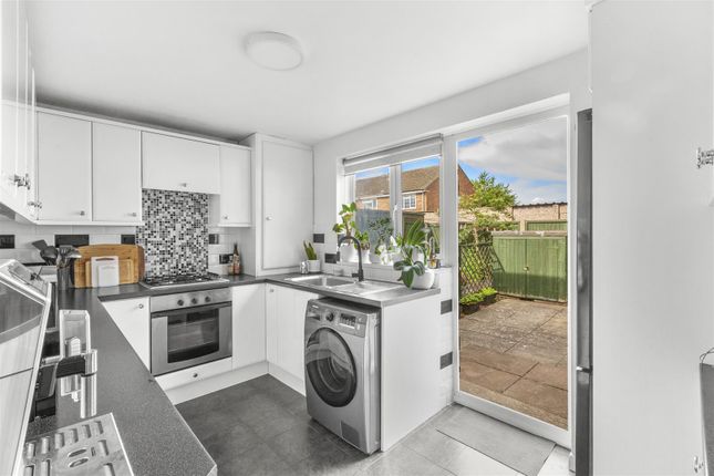 21, Lower Close, Aylesbury photo 4
