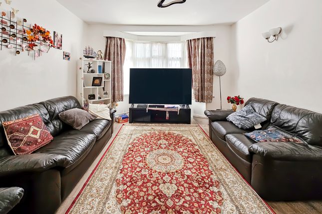 53, Upper Sutton Lane, Hounslow photo 4