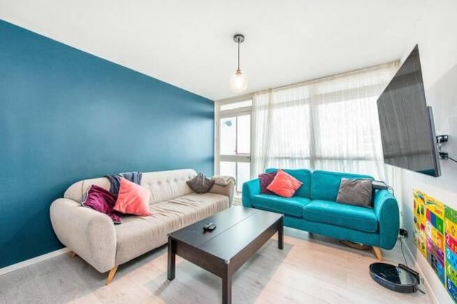 Flat 37, The Beckers, London photo 3