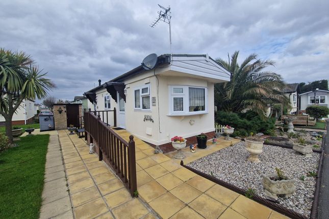 Thumbnail Mobile/park home for sale in R104 Creek Road, Canvey Island