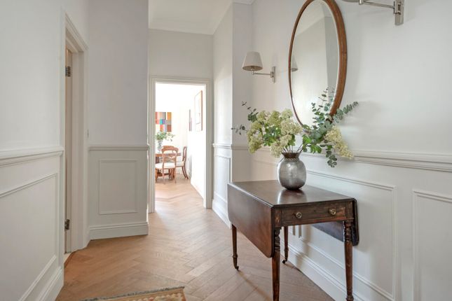 2-bed flat on Cadogan Square, Cadogan Square, London, £2,700,000