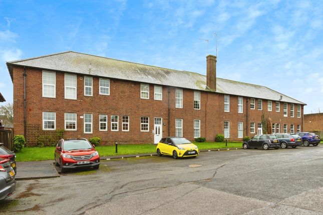 Flat for sale in Redyear Court, Willesborough, Ashford