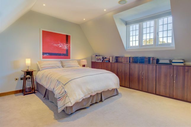 D0408 2 Raeburn Clo Topbed.Jpg