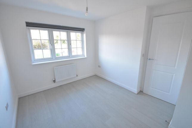 Semi-detached house to rent in Armstrong Road, Luton, Bedfordshire