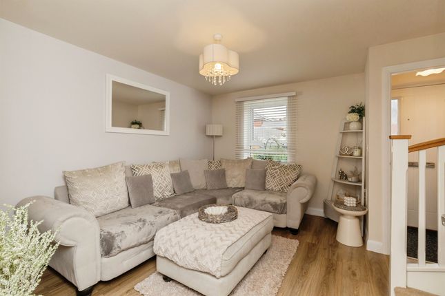 73, Poskett Way, Wotton-Under-Edge photo 4