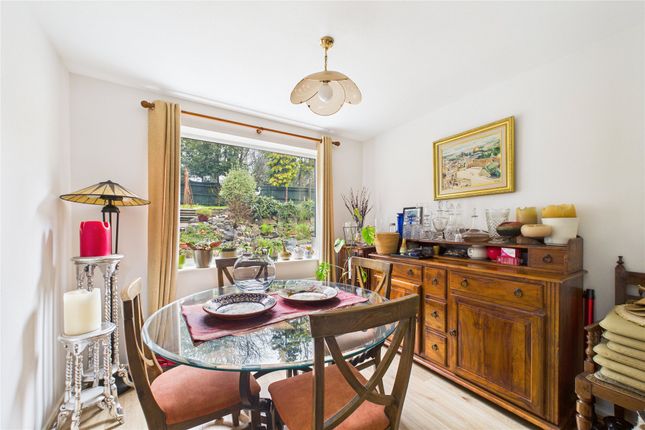 37, Fletcher Gardens, Bracknell photo 4
