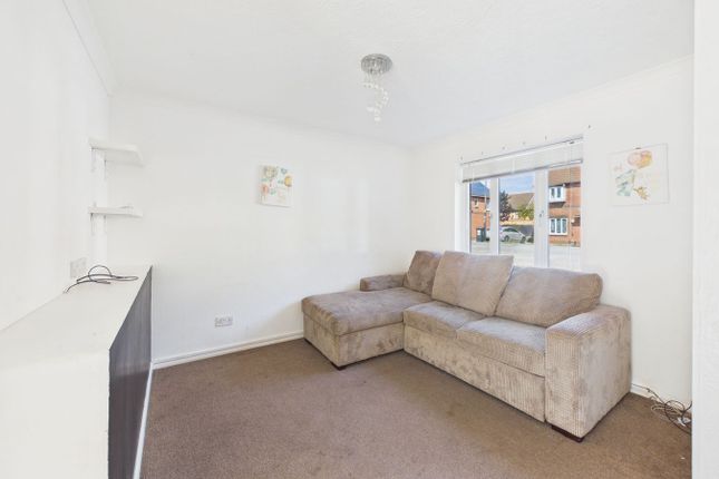 32, The Barrows, Locking Castle, Weston-Super-Mare photo 3