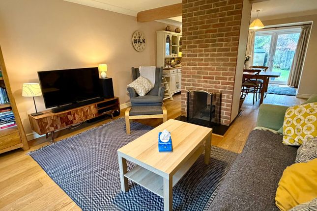 23, Green Farm Road, BAGSHOT photo 2