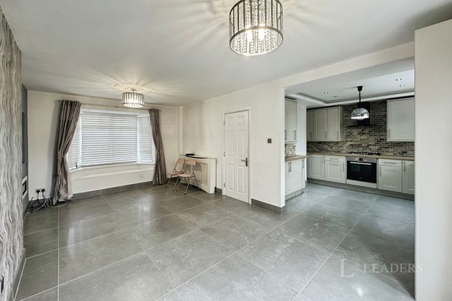Bloomfield Avenue, Bedfordshire photo 5