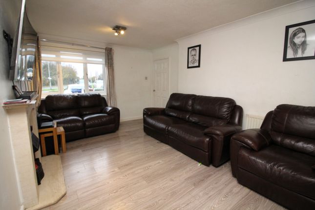 Terraced house for sale in Mill Road, Aveley, South Ockendon