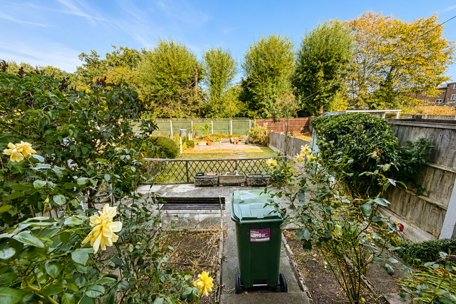 18, Ardleigh, Basildon photo 2