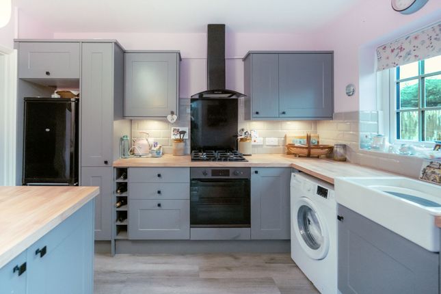 47 Knoll Crescent, Eastbourne photo 3