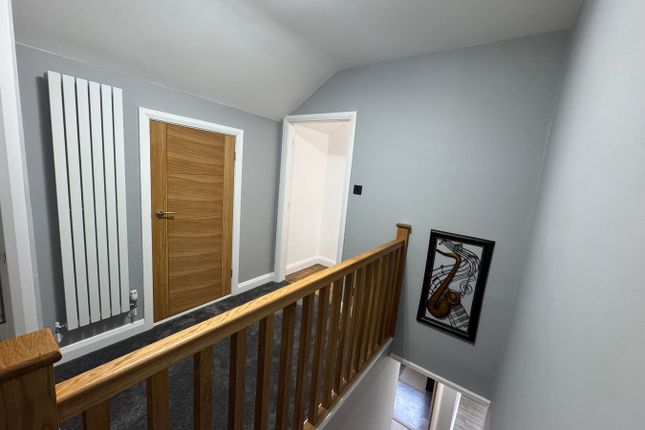 19, Lynton Lea, Manchester photo 5