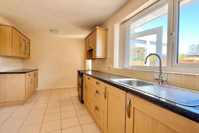 7 Sylvan Way, Taunton photo 3