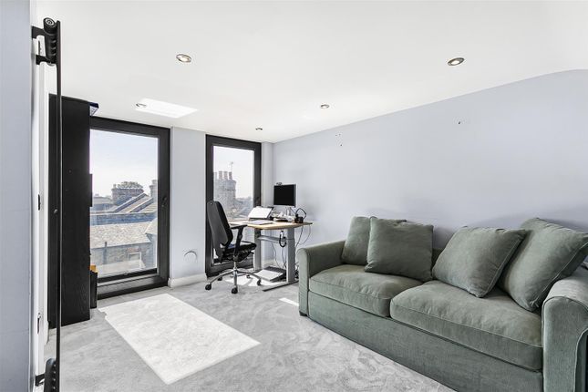 End terrace house for sale in Shrubland Road, Walthamstow, London