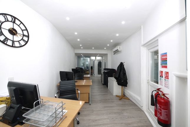 Retail premises to let in The Grove, London