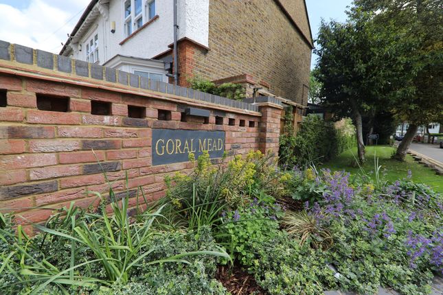 13 Burlington House Goral Mead, Rickmansworth photo 2