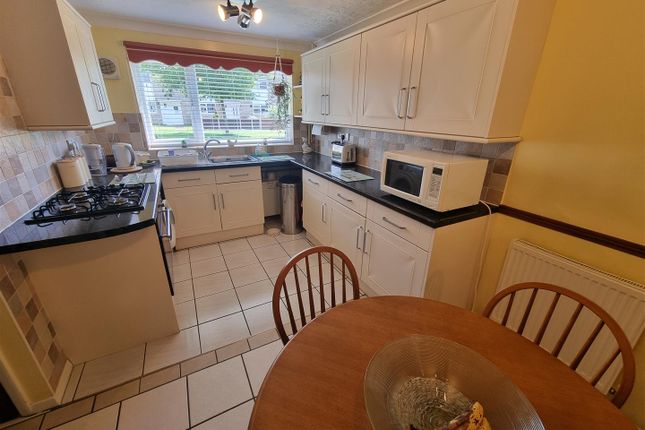 2, Amethyst Close, Great Yarmouth photo 3
