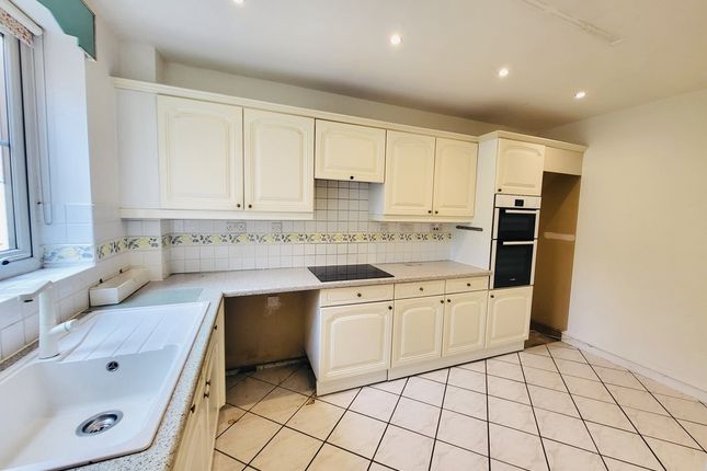 6, Wilton Court, 278 Hale Lane, Edgware photo 3