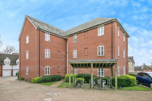 Flat for sale in Groves Close, Colchester
