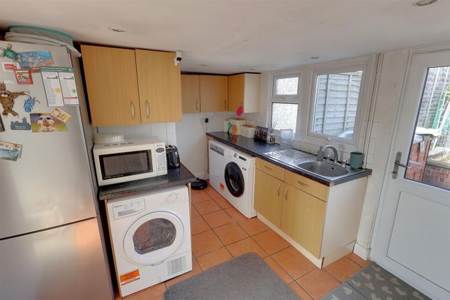 4, Bradfords Close, Newent photo 4