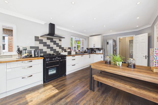 4, Meadow View, Calne photo 3