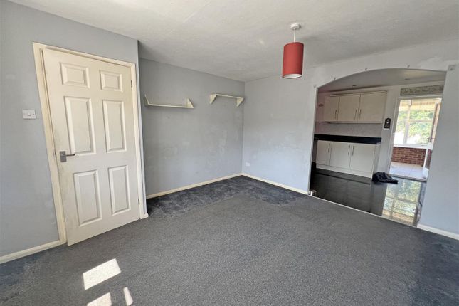 10, Abbotts Close, Telford photo 3
