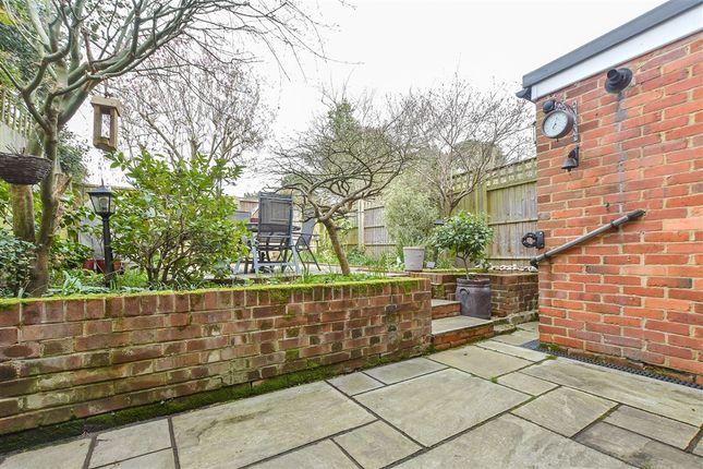 Roethorne Gardens, Tenterden photo 4