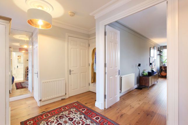 Flat for sale in Clapham Park Road, Clapham, London