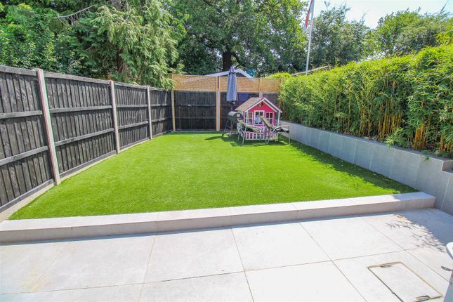 144, Fennells, Harlow photo 3